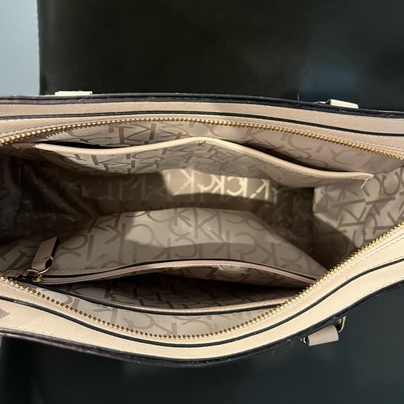 Calvin Klein purse NWOT. - Picture 7 of 8